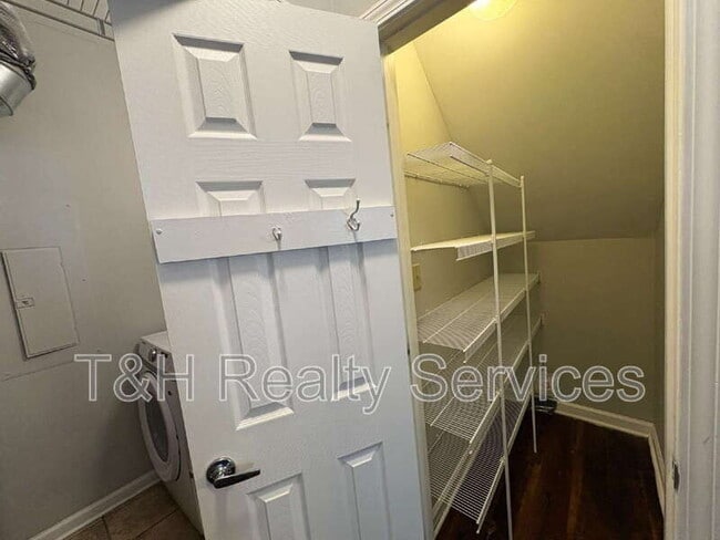 Building Photo - 2030 N College Ave