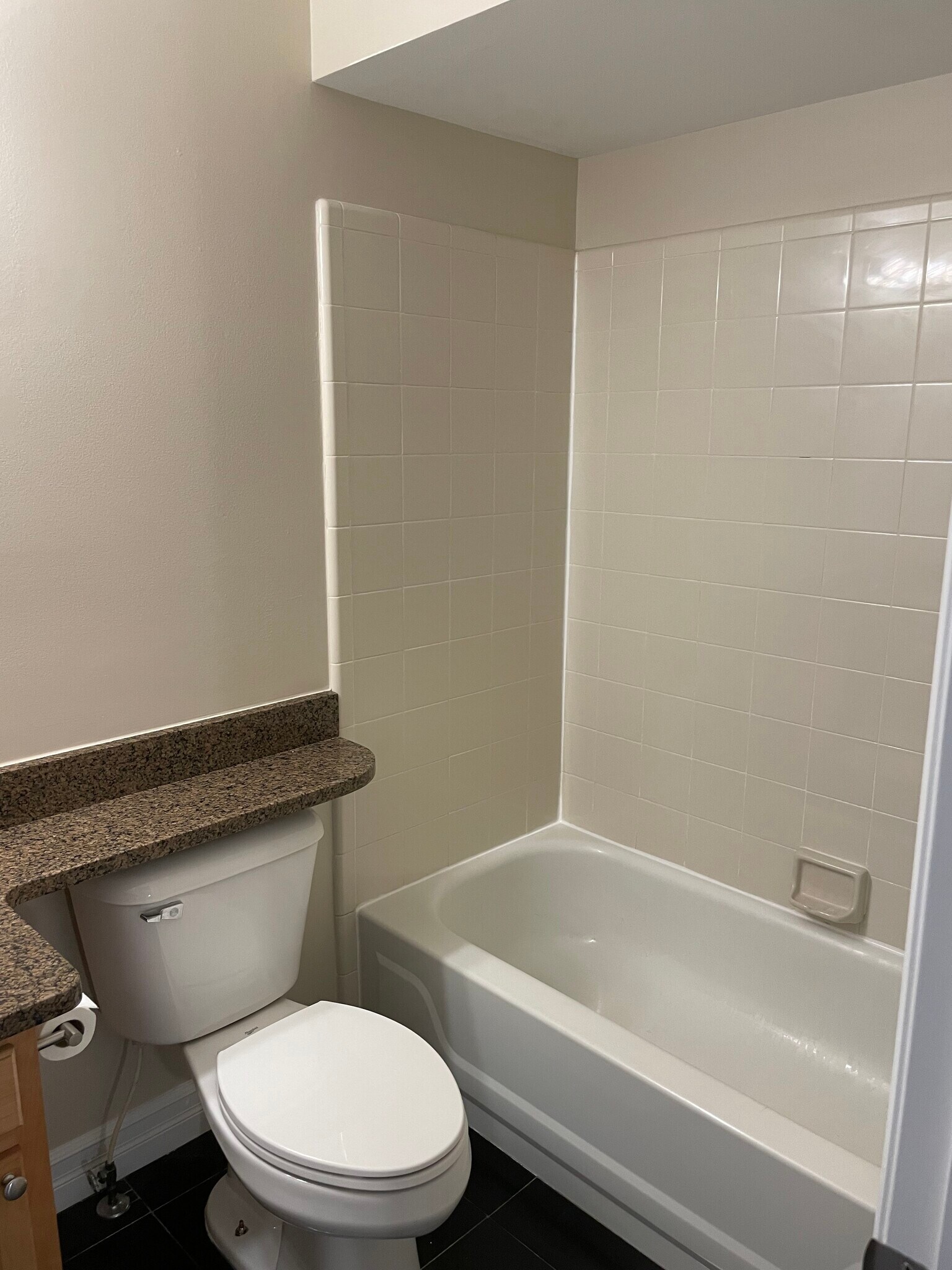 Upstairs bathroom - 2872 Davison Ave