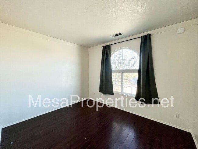 Building Photo - 12261 Luna Rd