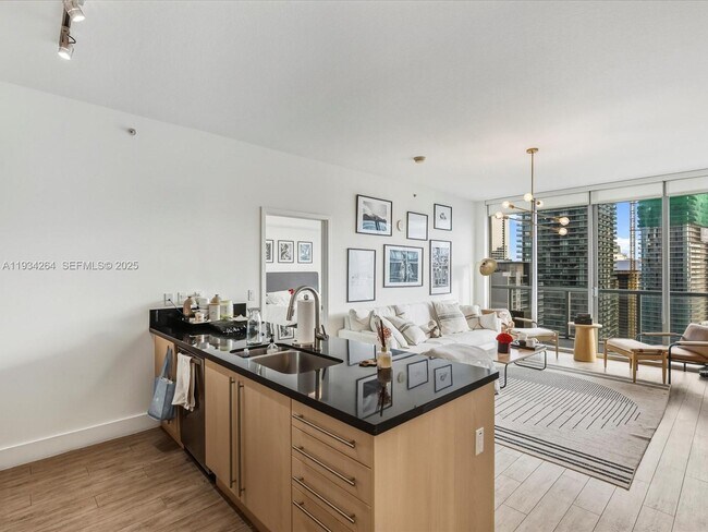 Building Photo - 1111 SW 1st Ave