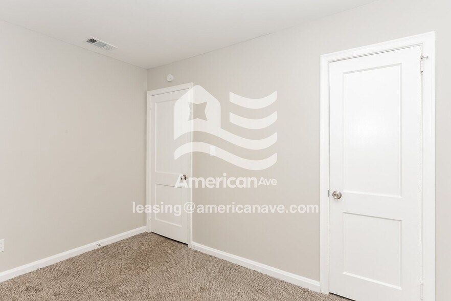 Building Photo - 214 Evergreen St