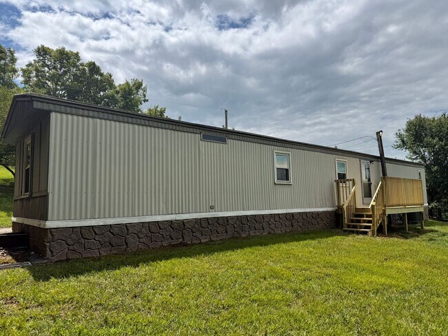 Building Photo - 2 Bedroom 2 Bath Mobile Home in Greeneville, TN