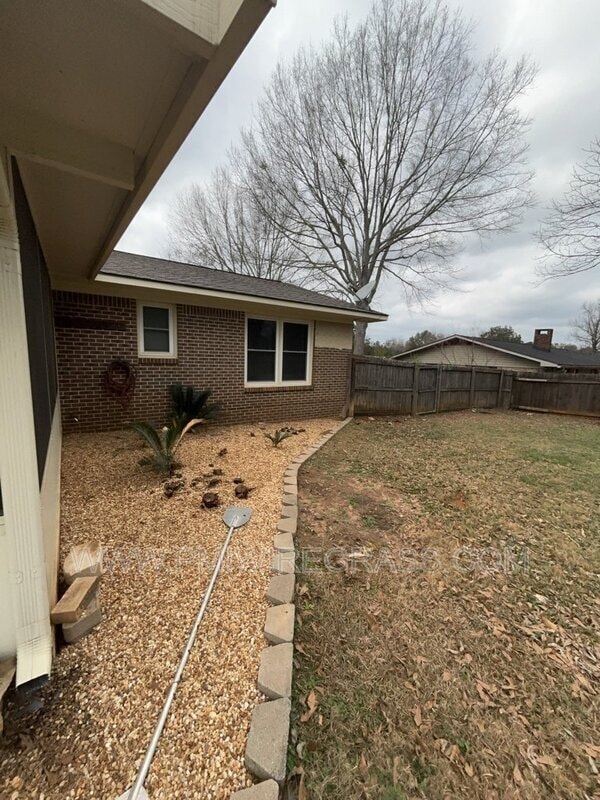 Building Photo - 202 Pondella Dr