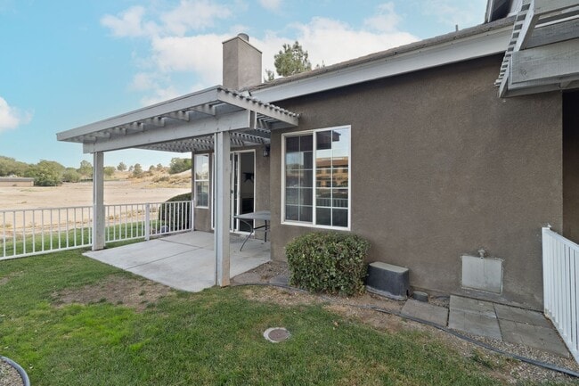 Building Photo - Beautiful 2 Bedroom Condo