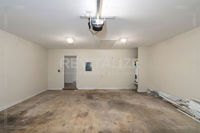 Building Photo - Spacious 3-Bedroom Home with Open Floor Pl...