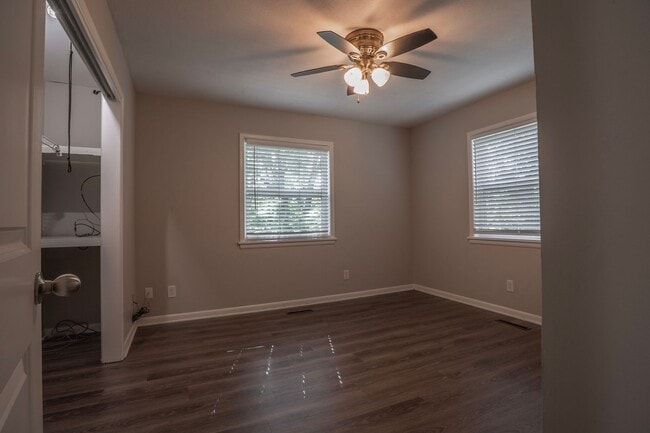 Building Photo - Charming 4 bedroom, 2 bathroom home located in Fayetteville, AR