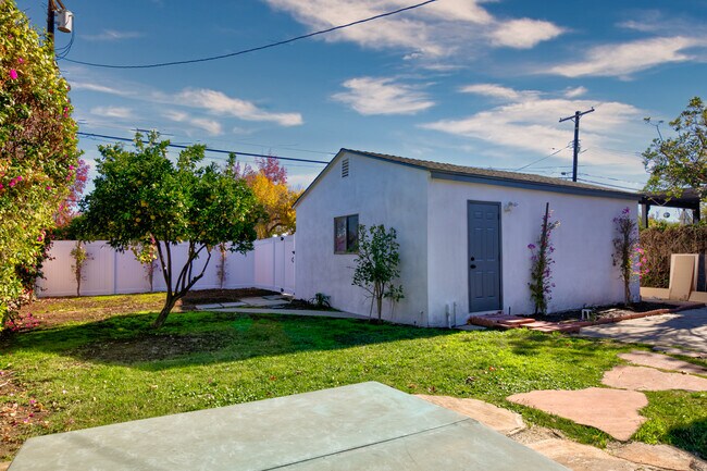 Building Photo - 5726 Lasaine Ave
