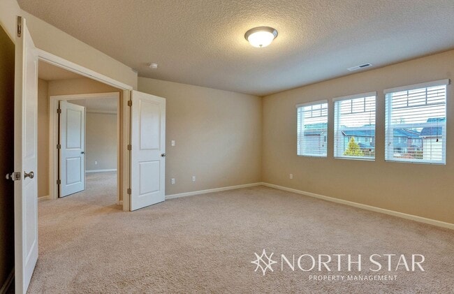 Building Photo - Heritage Crossing Craftsman in Tigard