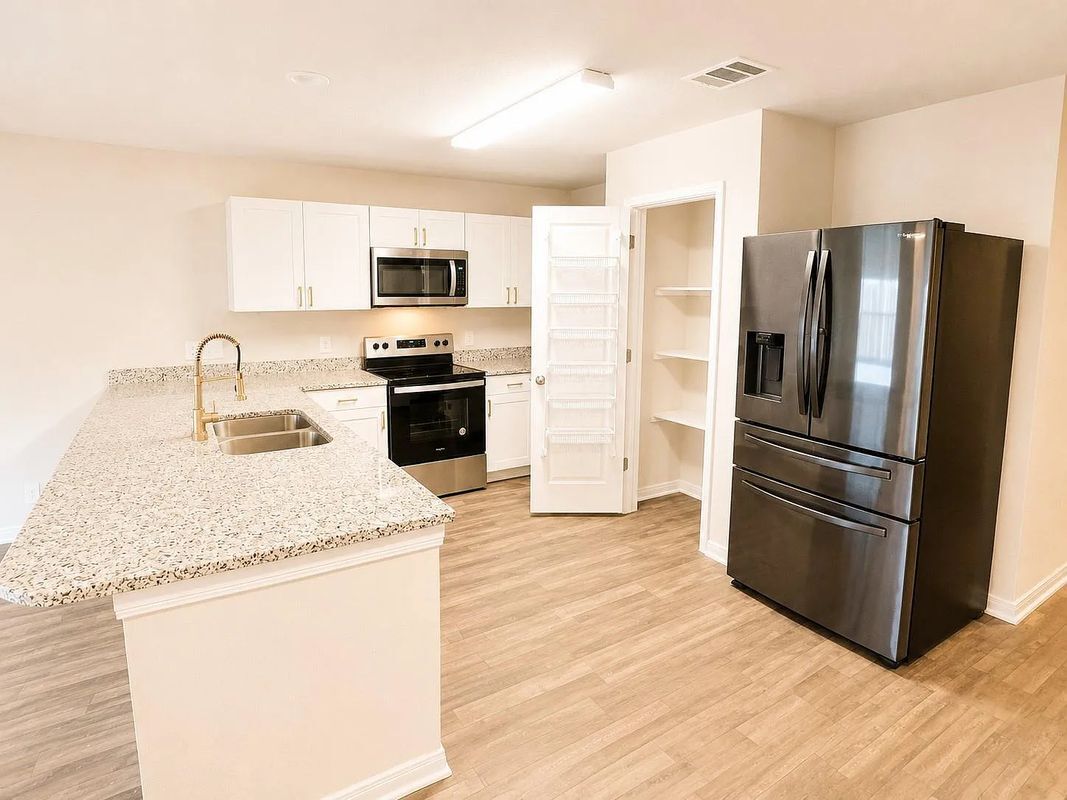 Building Photo - 15674 Briar Forest Dr