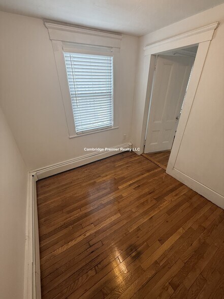 Building Photo - 66 Elm St