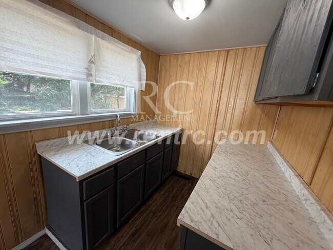 Building Photo - 9 Cronkhite-