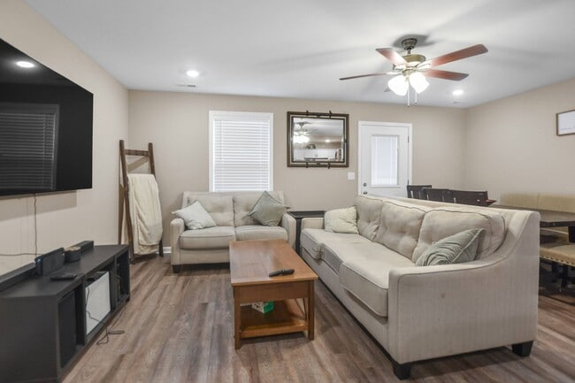 Building Photo - Two Bedroom in Sango!