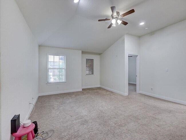 Building Photo - 4312 Privacy Hedge St