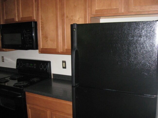 Building Photo - Beautifully Maintained 1 Bedroom 1 Bathroo...