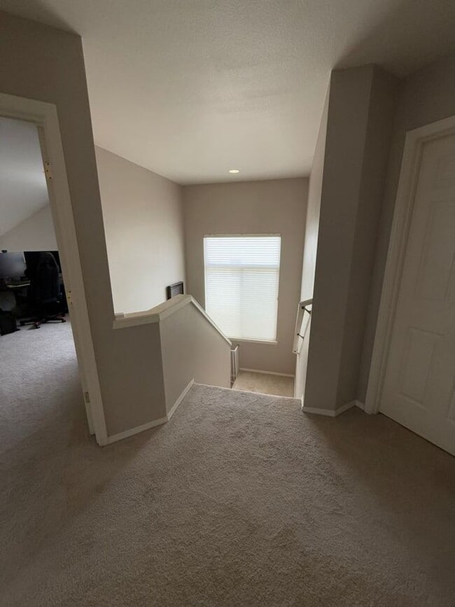 Building Photo - Darling Bellevue Home!