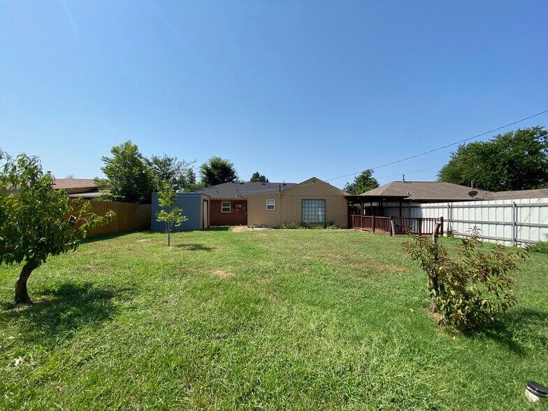 Building Photo - 2225 SW 60th St