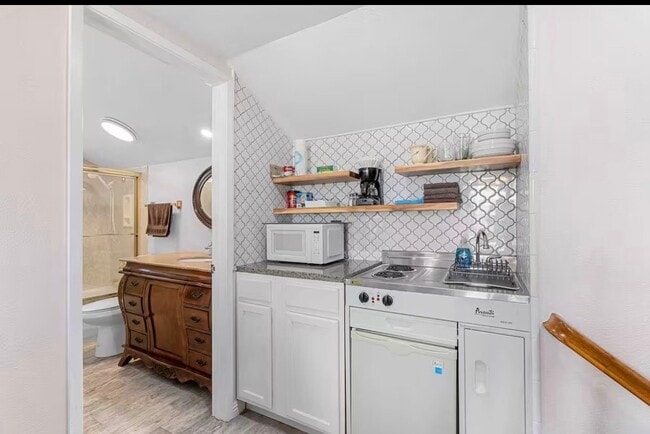 Building Photo - 708 N Temescal St