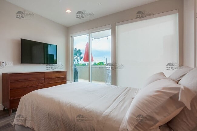 Building Photo - LUXURY 2 Bedroom with AC and Washer/Dryer, DOWNTOWN CARLSBAD VILLAGE