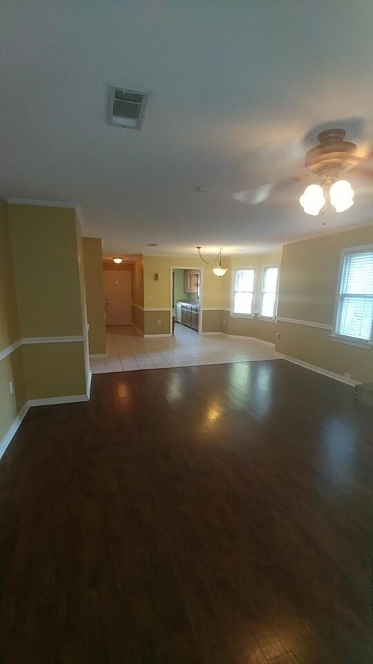 Building Photo - 122 Amberwood Dr