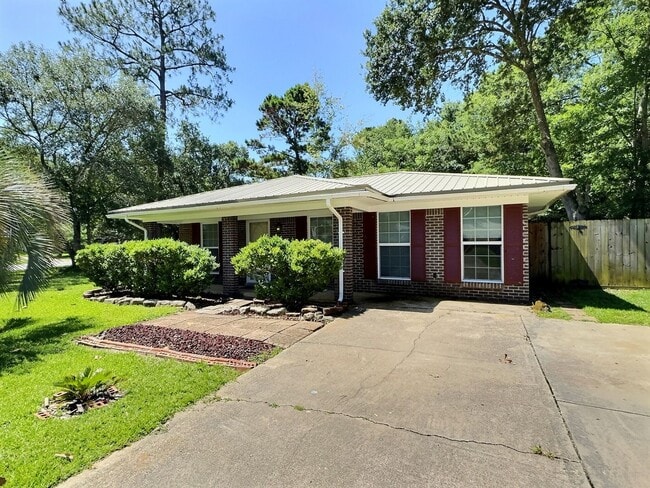 Primary Photo - Charming 3-Bedroom, 2-Bathroom Home in Oce...