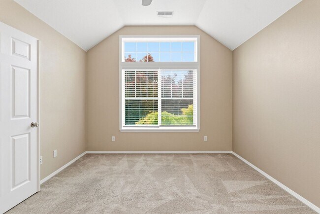 Building Photo - 17208 SW Pleasanton Ln