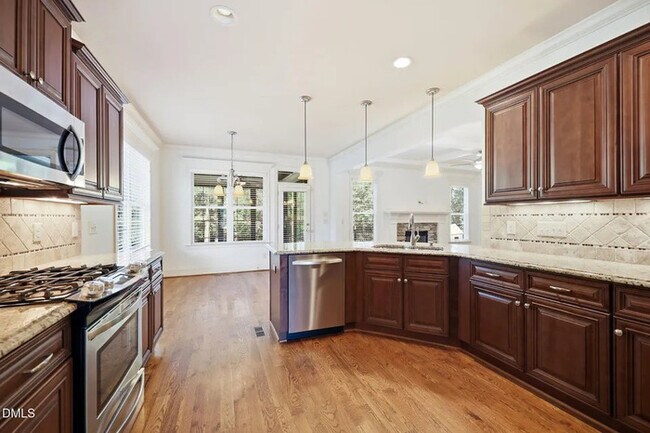 Building Photo - Lease OR Lease to Own