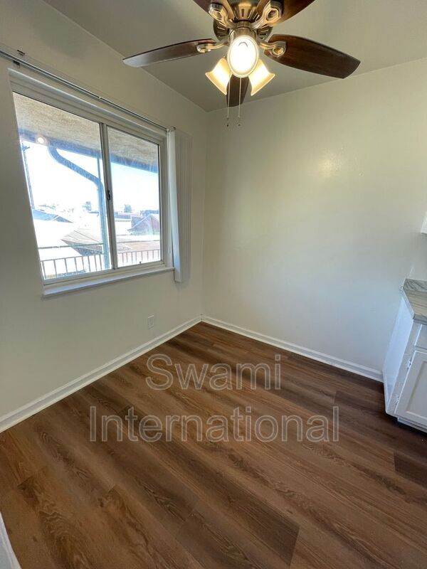 Building Photo - 2030 E Florence Ave