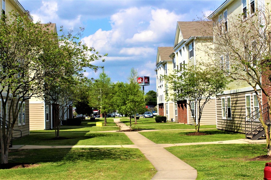 Building Photo - Cadence at Southern University