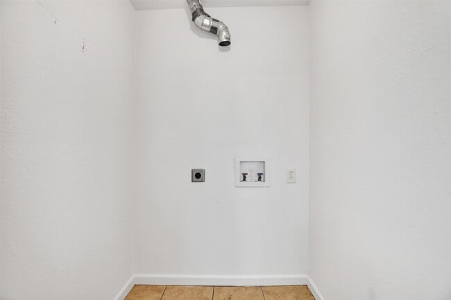 Building Photo - 17807 Glenmark Dr