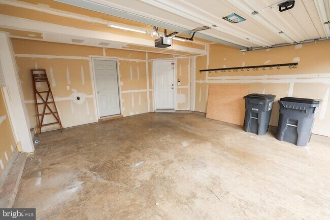 Building Photo - 18391 Sierra Springs Square