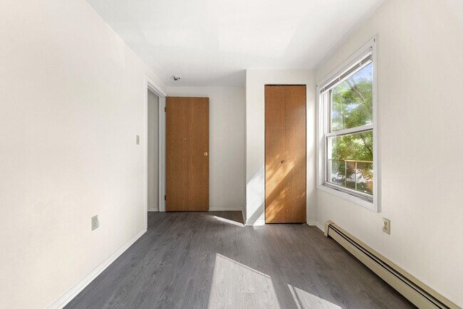 Building Photo - 338 Johnston Ave