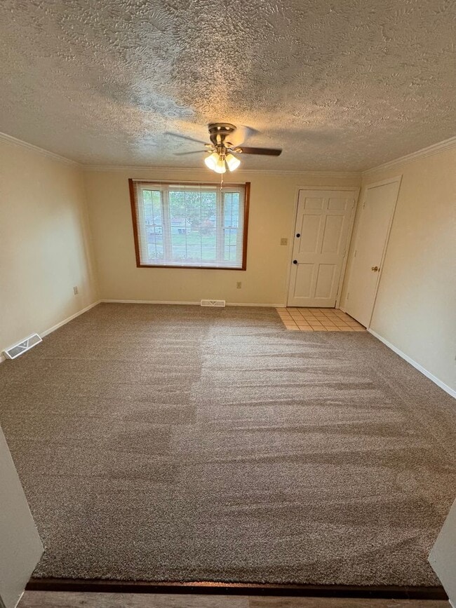 Building Photo - 597 Aurora Dr