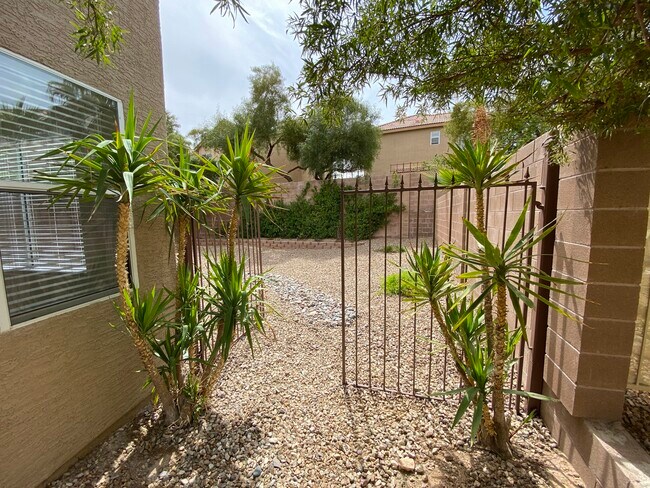 Building Photo - 6005 Linosa Ct