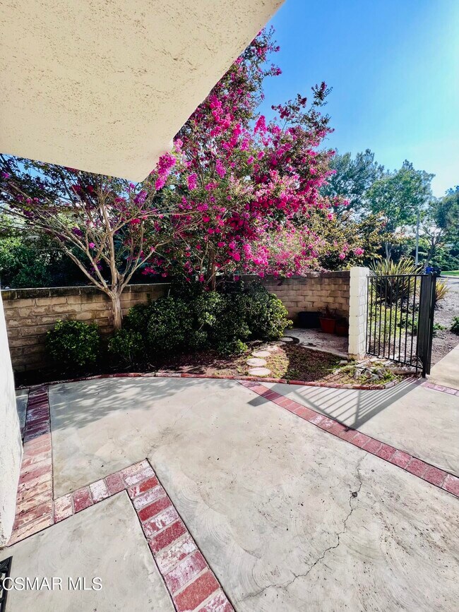 Building Photo - 937 Shadow Lake Dr
