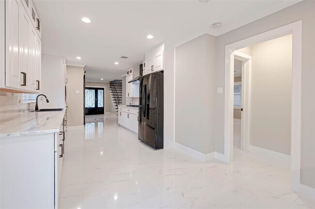 Building Photo - 2509 Maroneal St