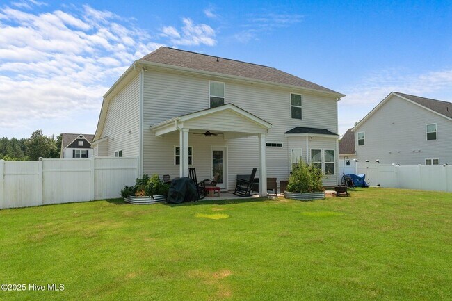 Building Photo - 2025 Alder Ln