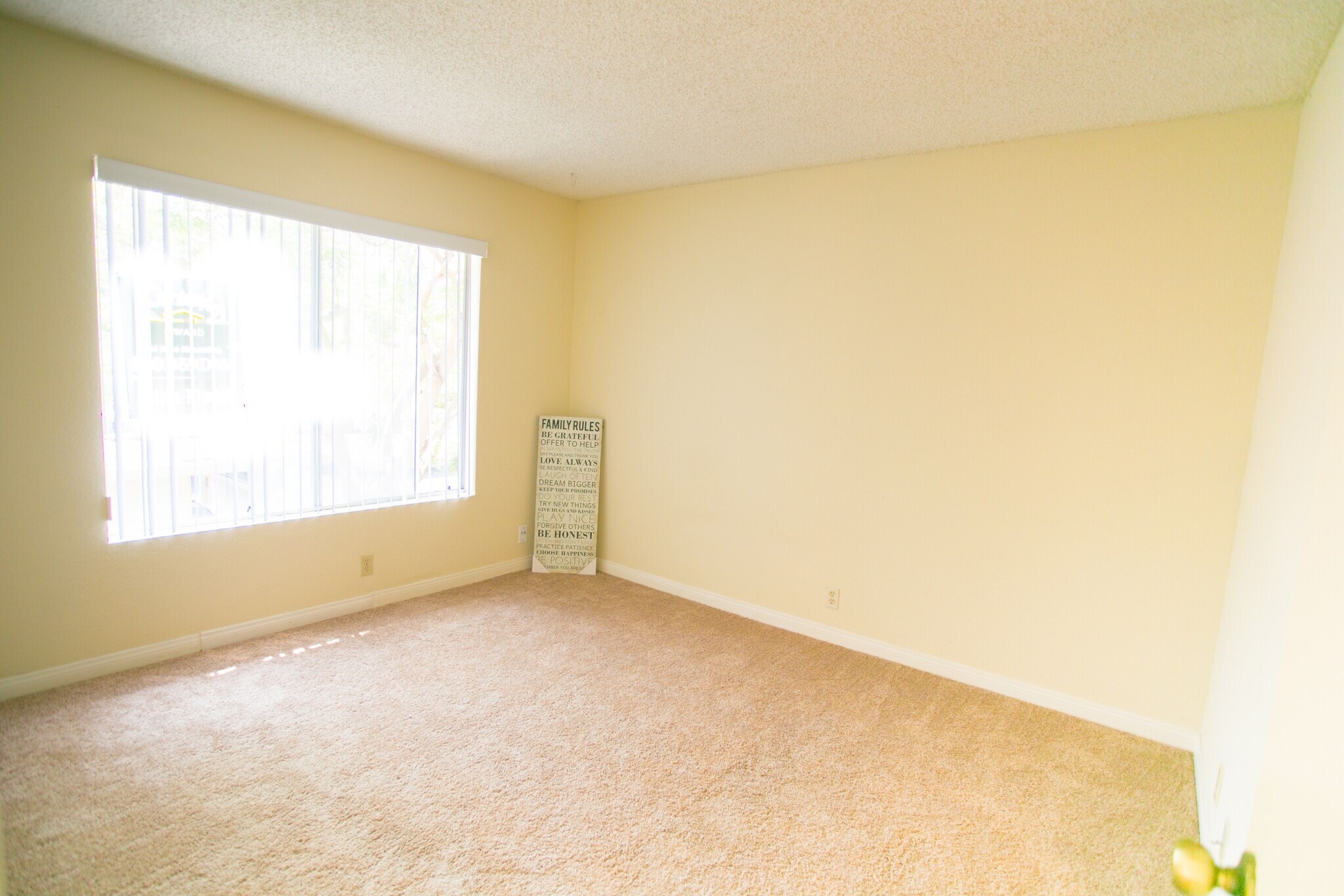 Building Photo - 4060 Rosenda Ct