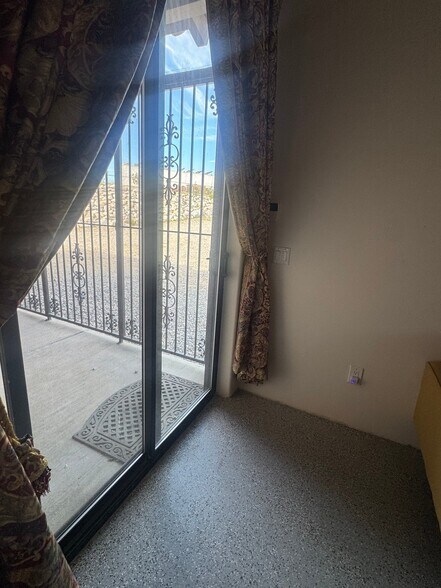 Building Photo - 15935 Mary Cir