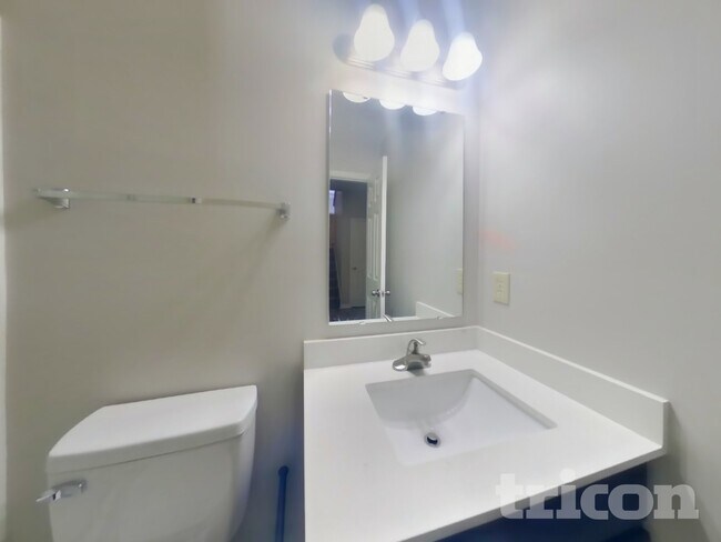 Building Photo - 1228 Saticoy Ct