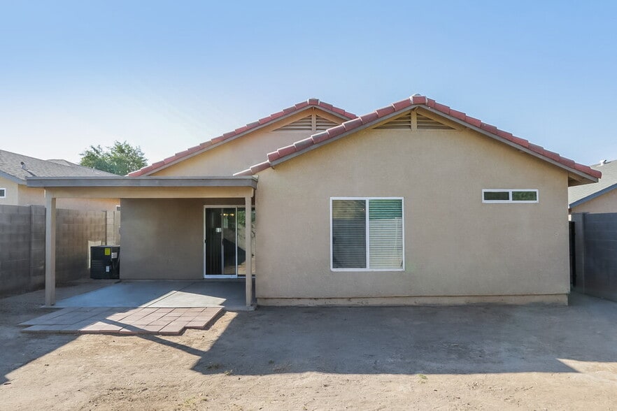 Building Photo - 2718 W Pecan Rd