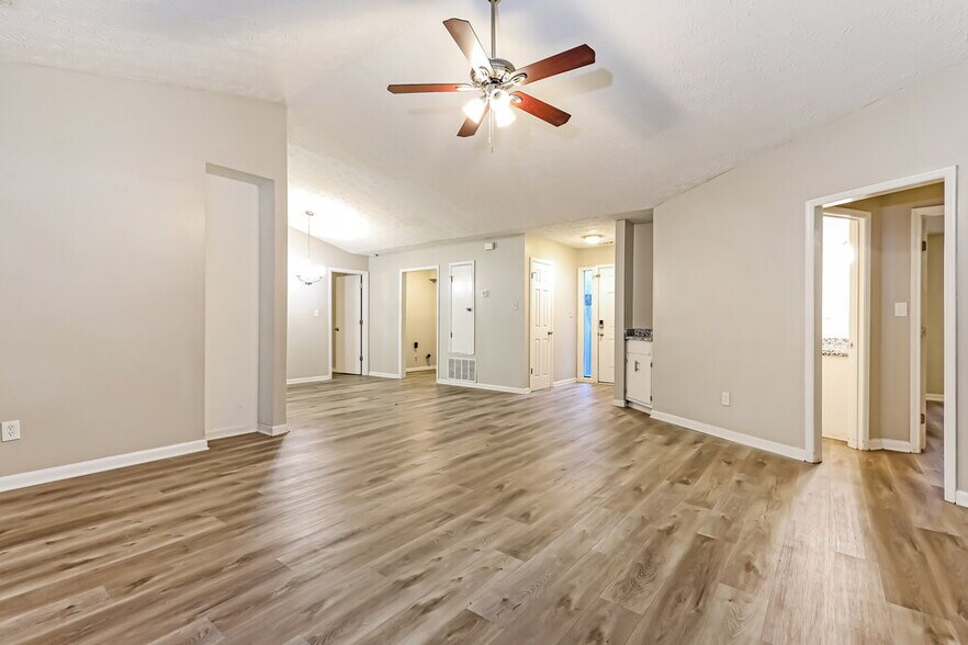 Building Photo - 9185 Sunset Dr