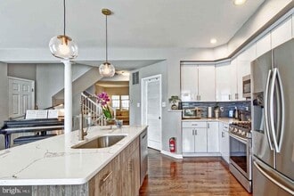 Building Photo - 13 Bridle Ct