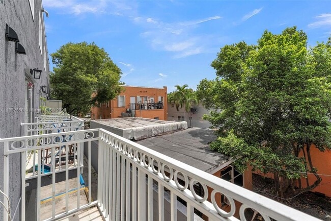 Building Photo - 1421 SW 3rd St