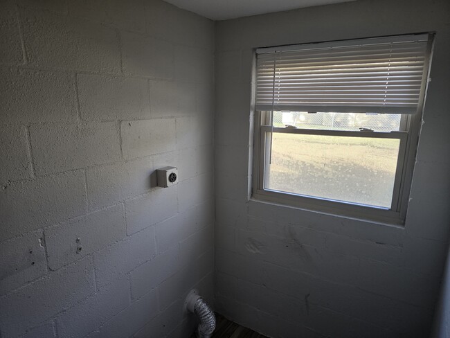 Building Photo - 1413 NW 19th Ct