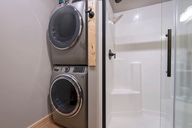 Building Photo - 1085 Rainbow Loop