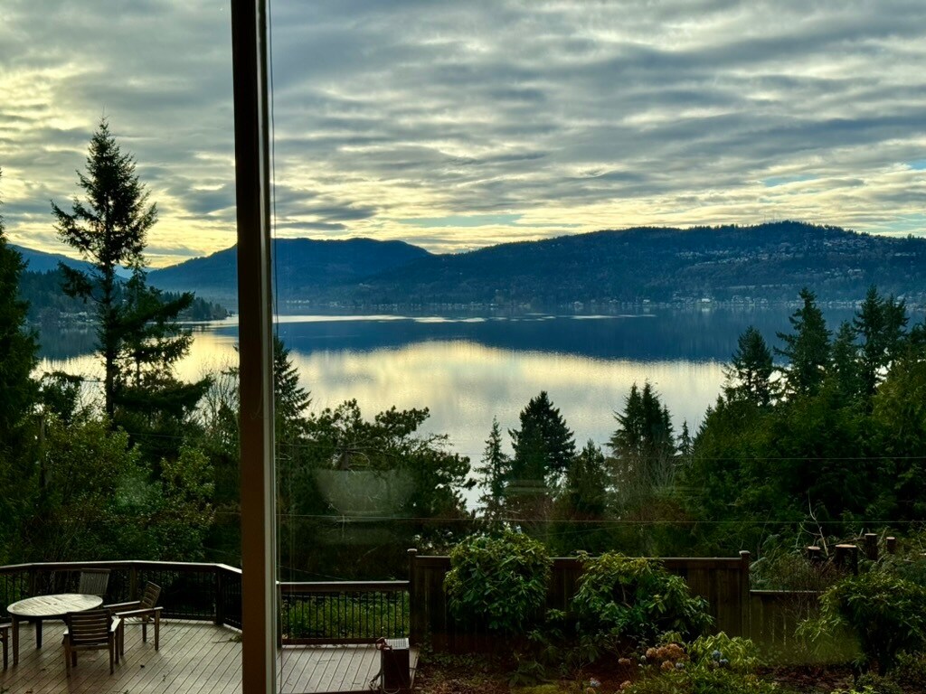 Building Photo - 639 W Lake Sammamish Pky NE