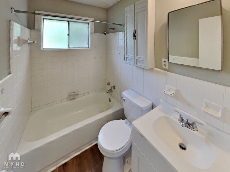 Building Photo - 1402 Moss Point Dr