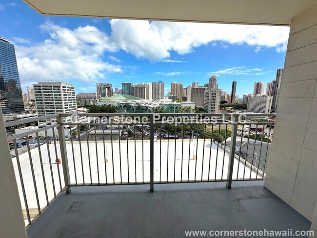 Building Photo - 1655 Makaloa St