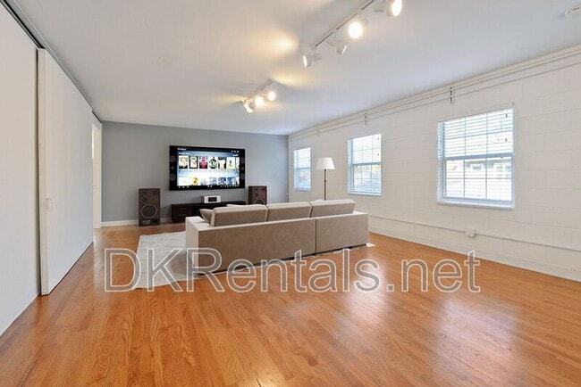 Building Photo - 1448 Iverson St NE