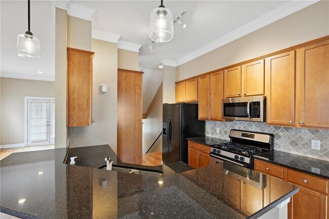 Building Photo - 272 Carlyle Park Dr